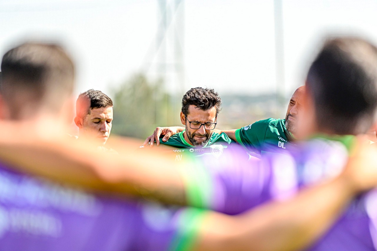 Técnico Alberto tem a missão de recuperar o futebol do América para escapar da degola na Série B 