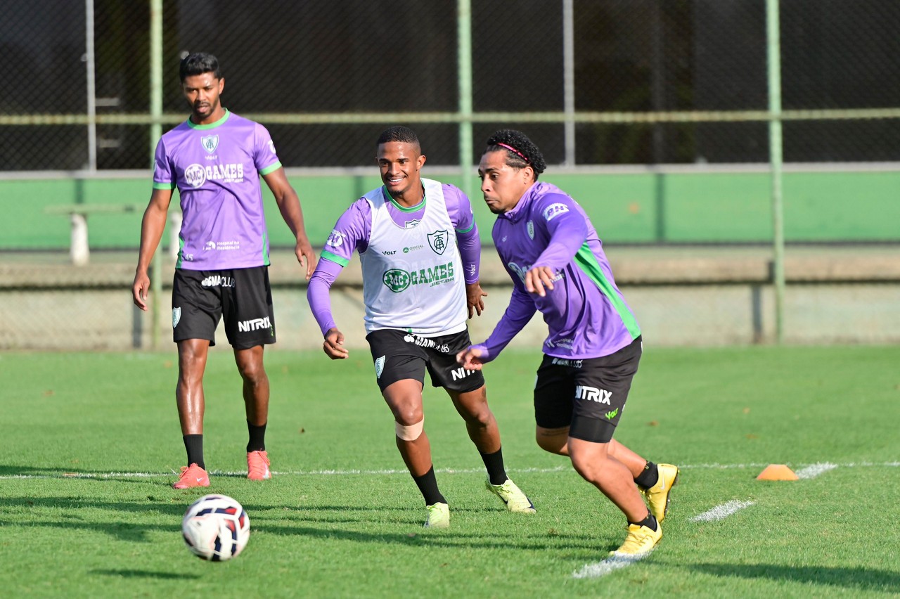 Vítor Jacaré, atacante do América, em ação no CT Lanna Drumond nessa terça-feira (28/10)