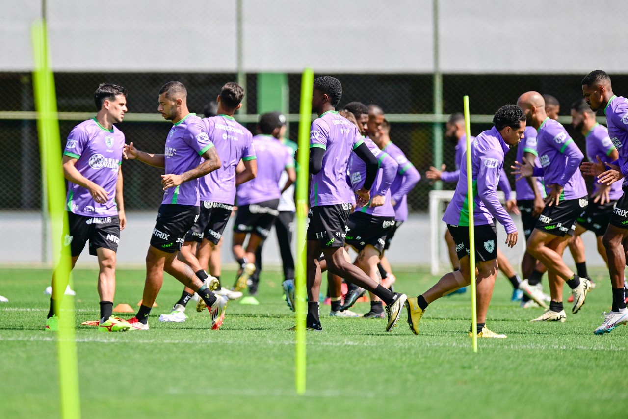 De olho na Chapecoense, time do América volta a treinar nesta quarta-feira (5/11)