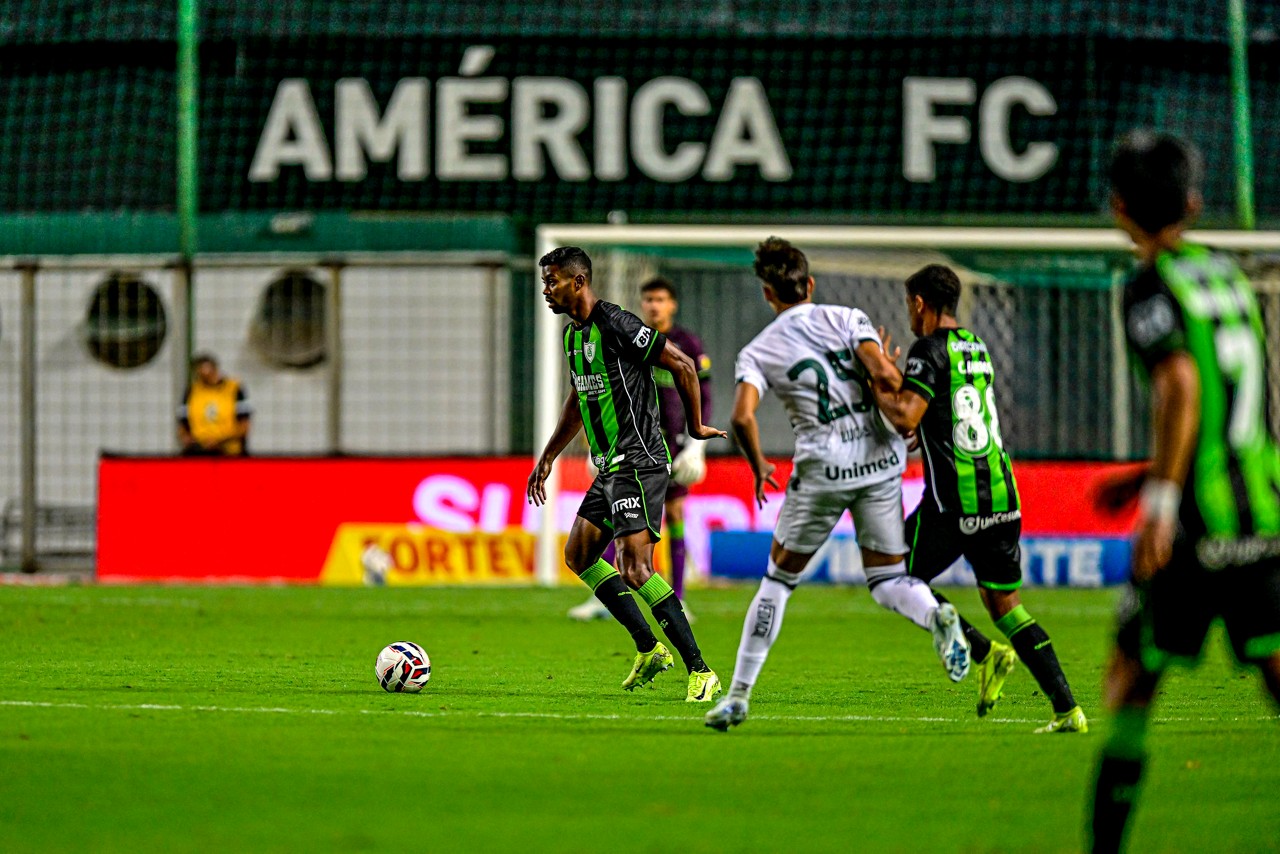 Goiás recebe o América neste sábado, às 18h, no estádio da Serrinha, em Goiânia