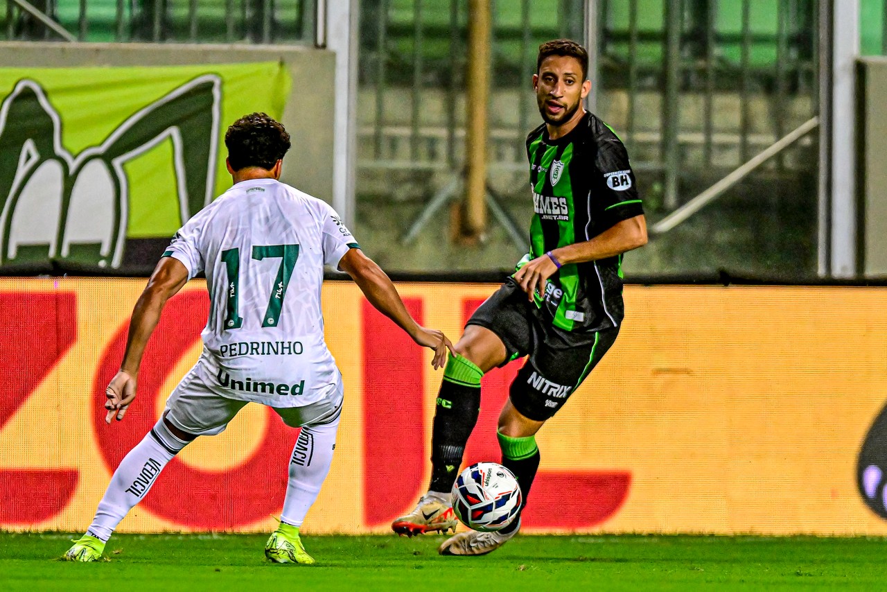 América e Goiás fazem duelo de opostos pela Série B 