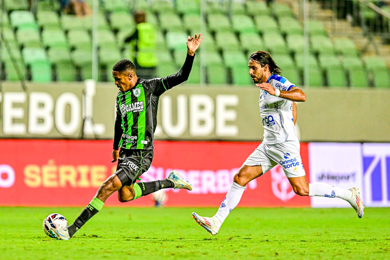Figueiredo, do América, em jogo contra o Paysandu, pela Série B do Campeonato Brasileiro