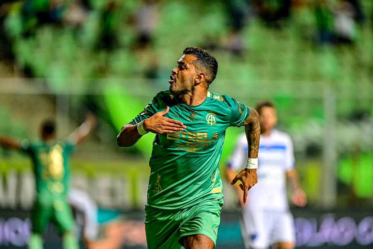 Centroavante Brenner abriu a vitória do América diante do Paysandu