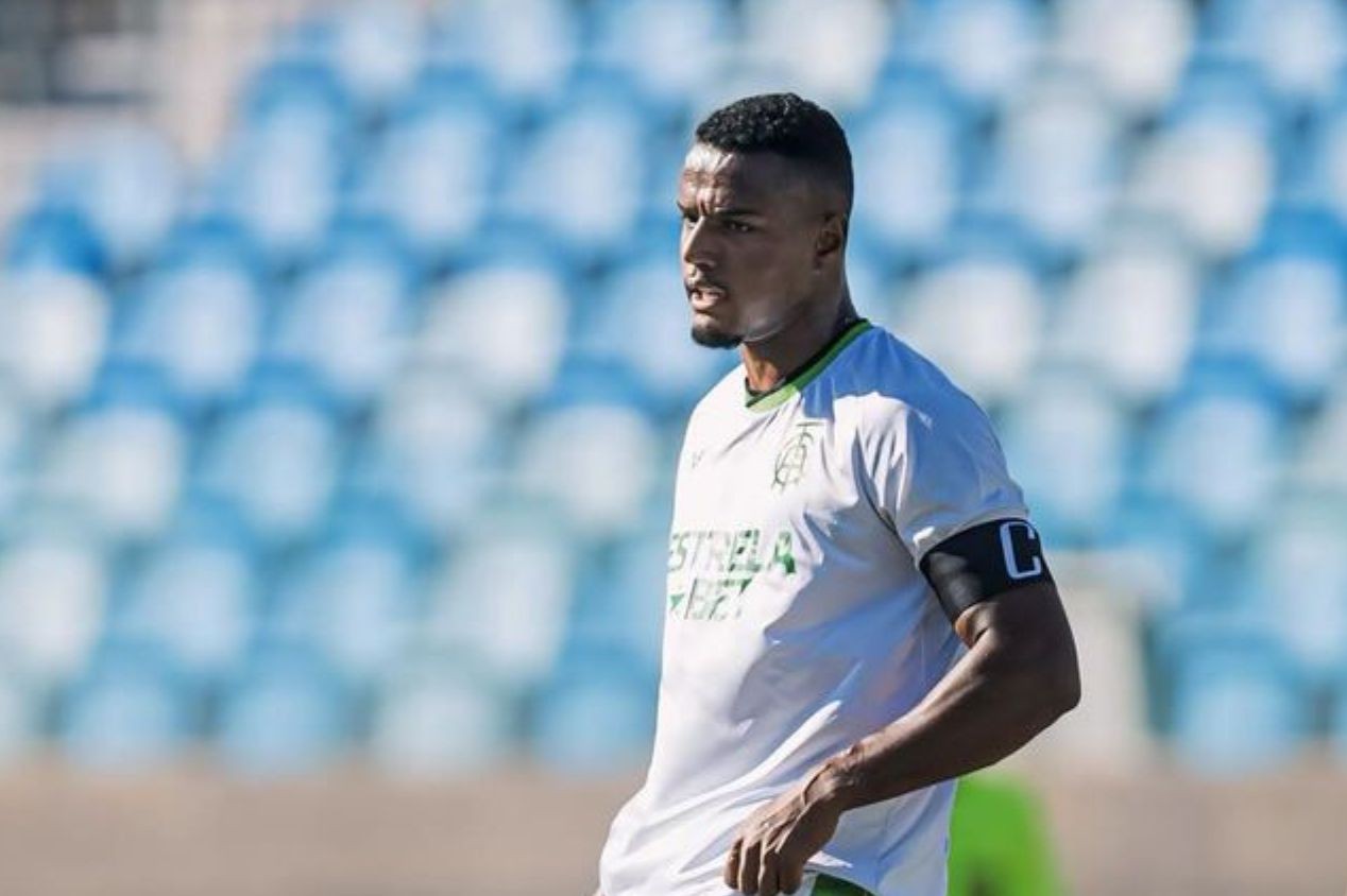 Zagueiro Samuel Bastos marcou o segundo gol do Coelho na vitória por 2 a 0