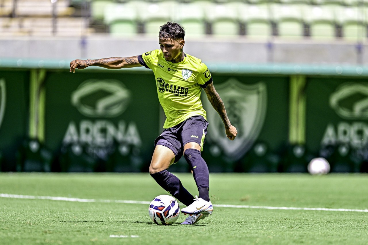Adyson segue para o futebol árabe