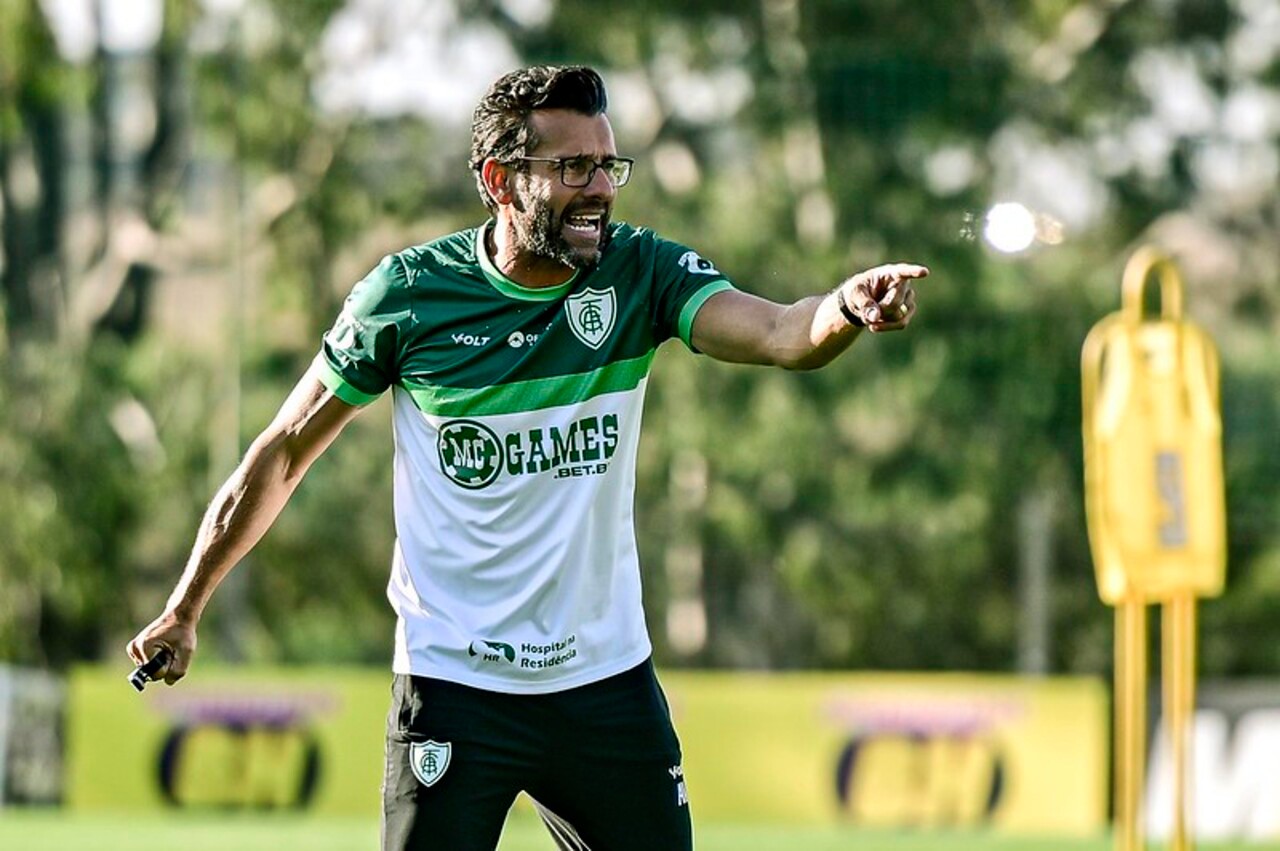 Alberto Valentim terá praticamente uma semana de preparação para enfrentar o Goiás no próximo sábado (23)