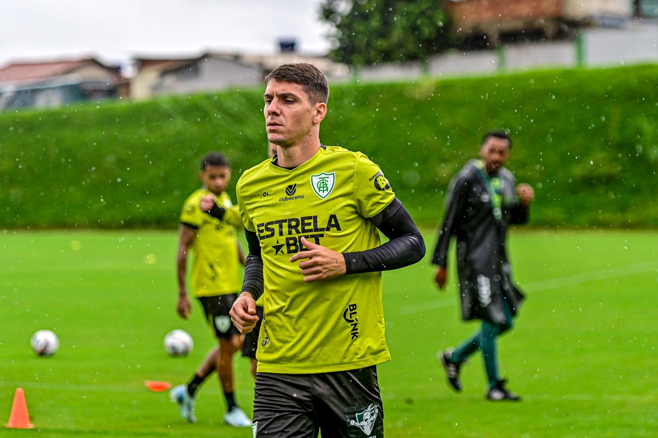 Alê, que foi titular absoluto do América no ano passado, ainda não conseguiu jogar em 2025