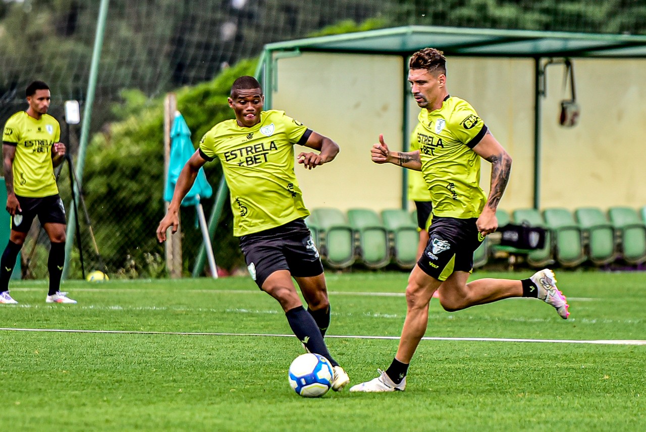 Juninho e Moisés vão se despedir do América no jogo contra o Brusque