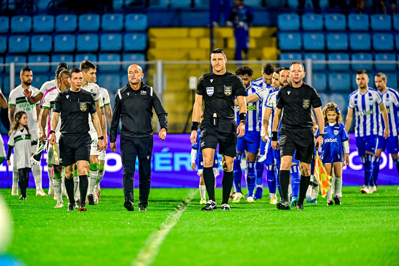 No ano passado, o duelo entre Avaí e América, na Ressacada, terminou empatado em 2 a 2