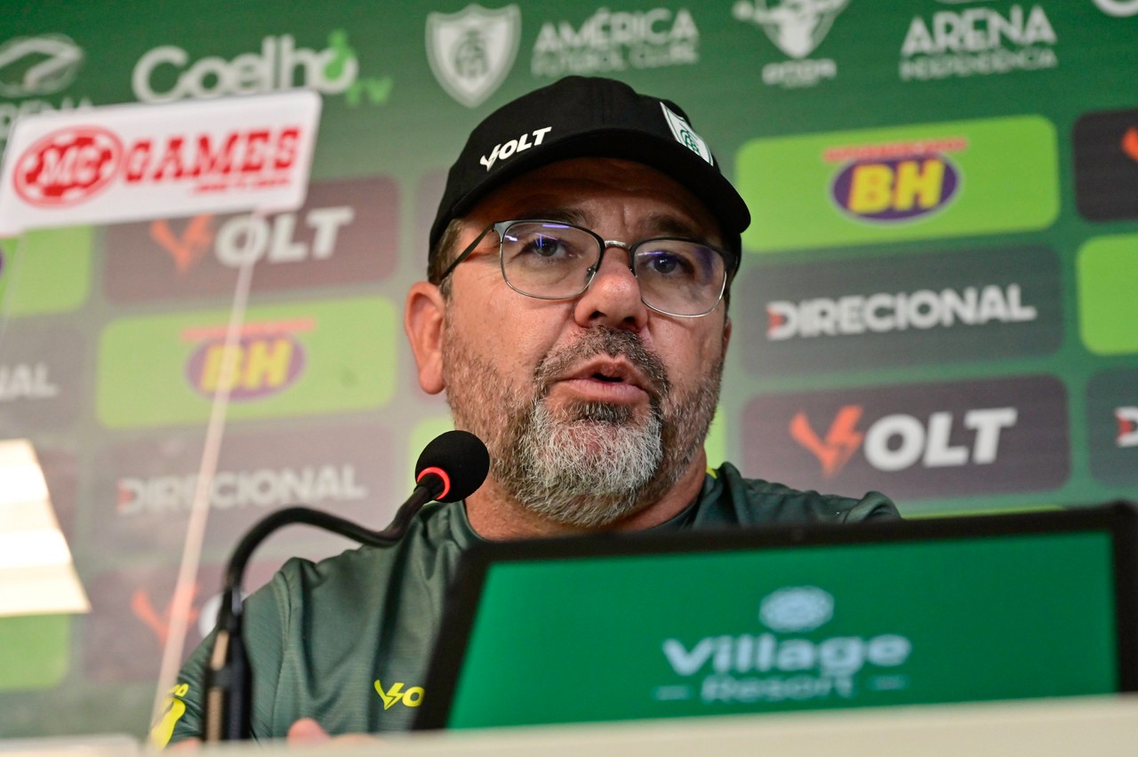 Enderson Moreira assumiu o América oficialmente nessa quarta-feira (4)