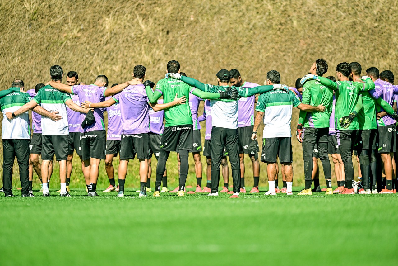 Elenco do América se prepara para o póximo jogo pela Série B do Brasileirão