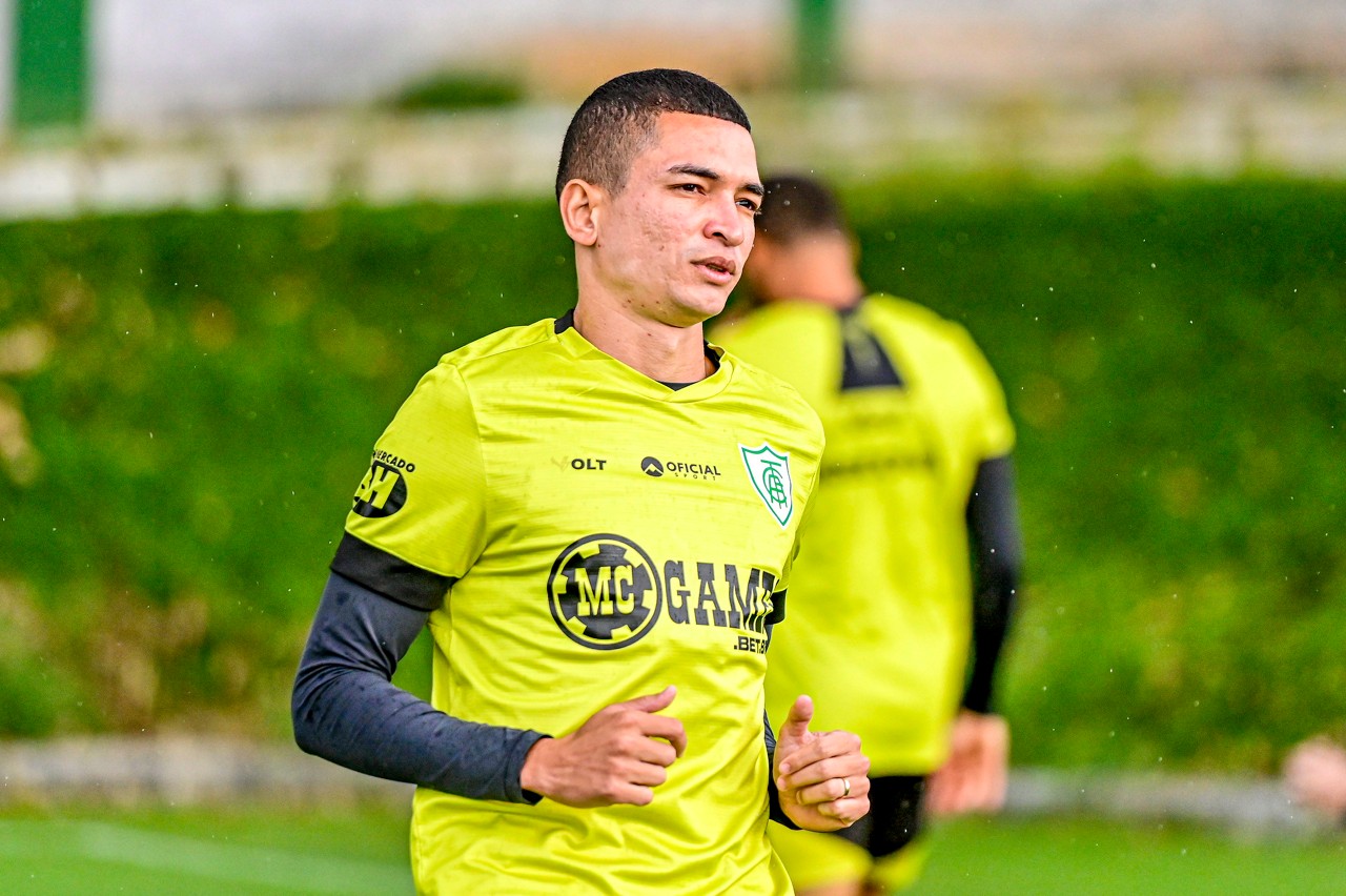Marlon é o titular da lateral esquerda do América, mas garante que tem treinado forte para manter a caga entre os 11 iniciais