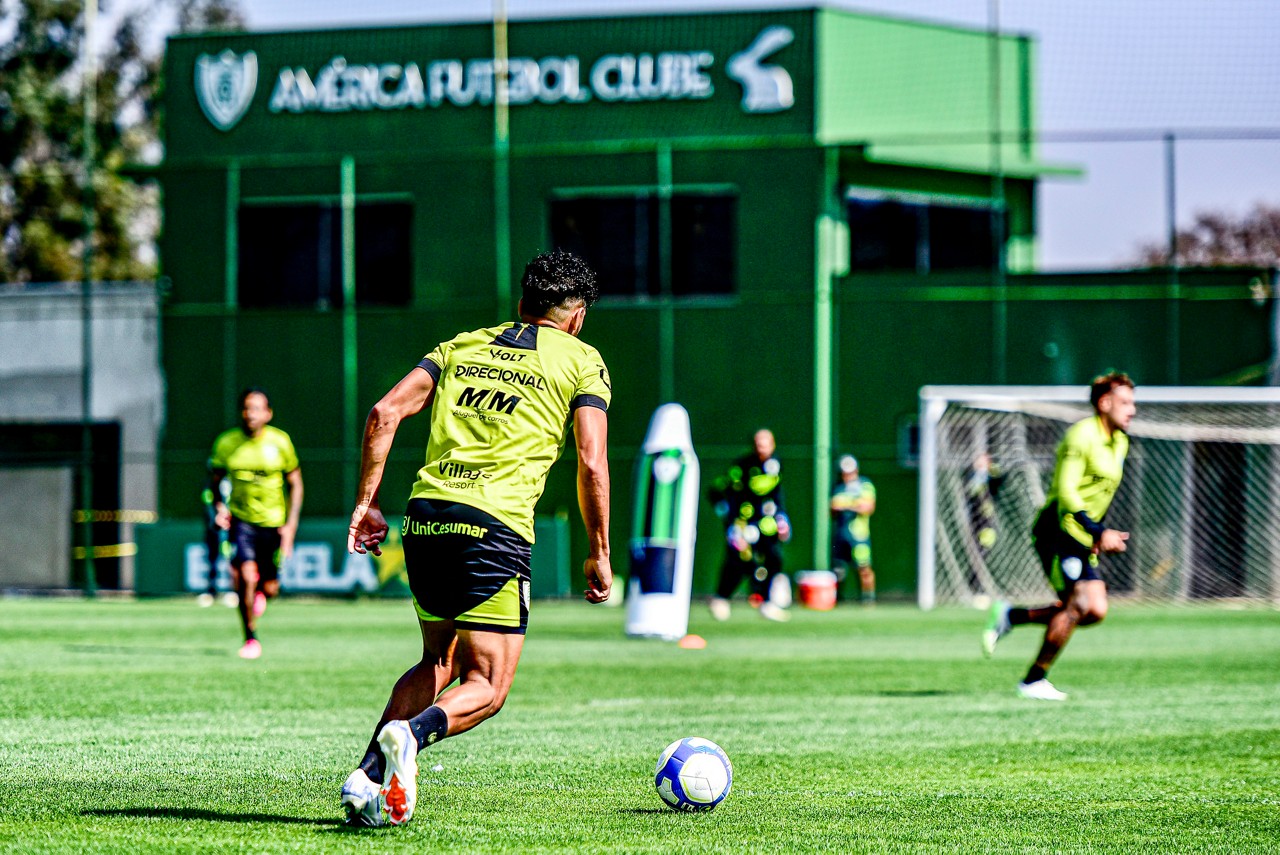 Coelho dá início à preparação para enfrentar o Mirassol no CT Lanna Drumond