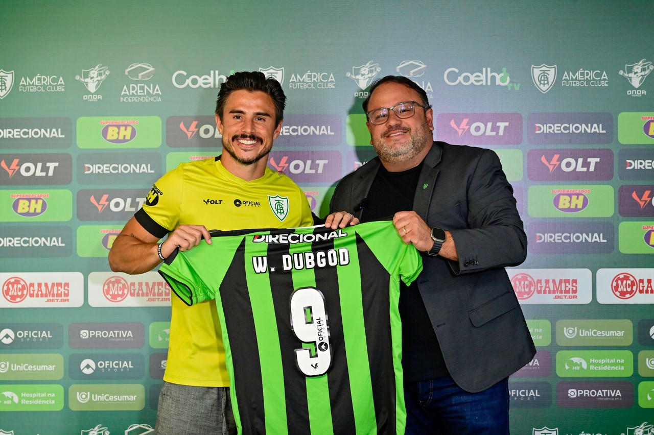 Willian foi apresentado pelo diretor de futebol do Coelho, Fred Cascardo
