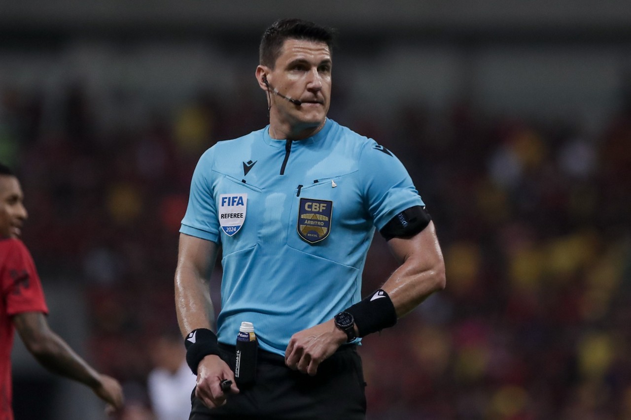 Rafael Klein apita jogo das oitavas da Copa do Brasil na Arena MRV