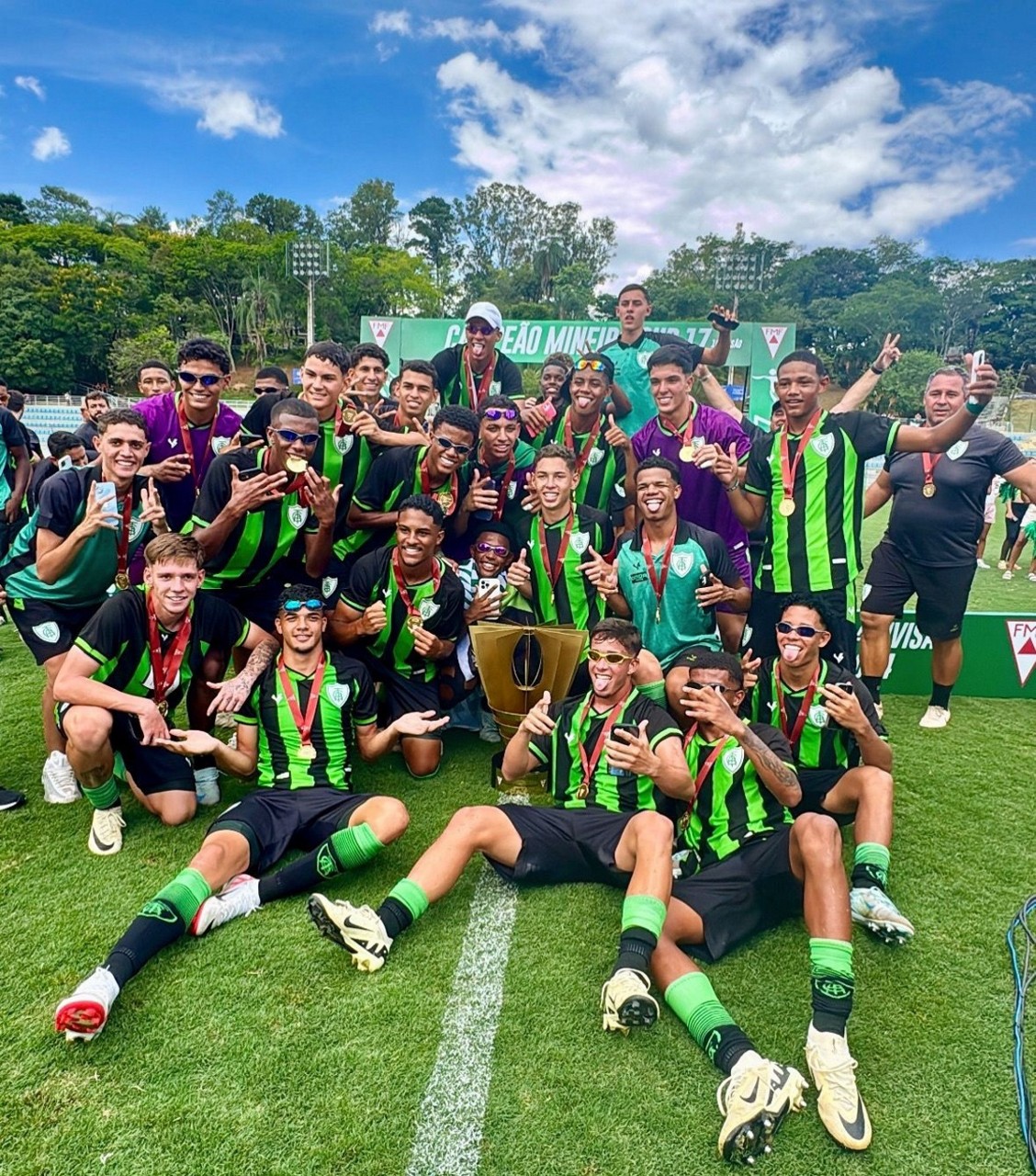 Jovens da base americana são treinados pelo ex-jogador do Cruzeiro, Wendel 