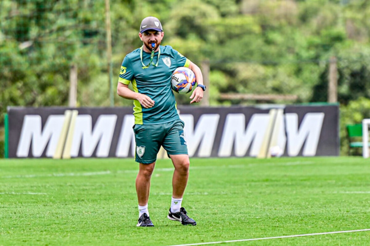 O técnico William Batista ainda tem dois desfalques no departamento médico