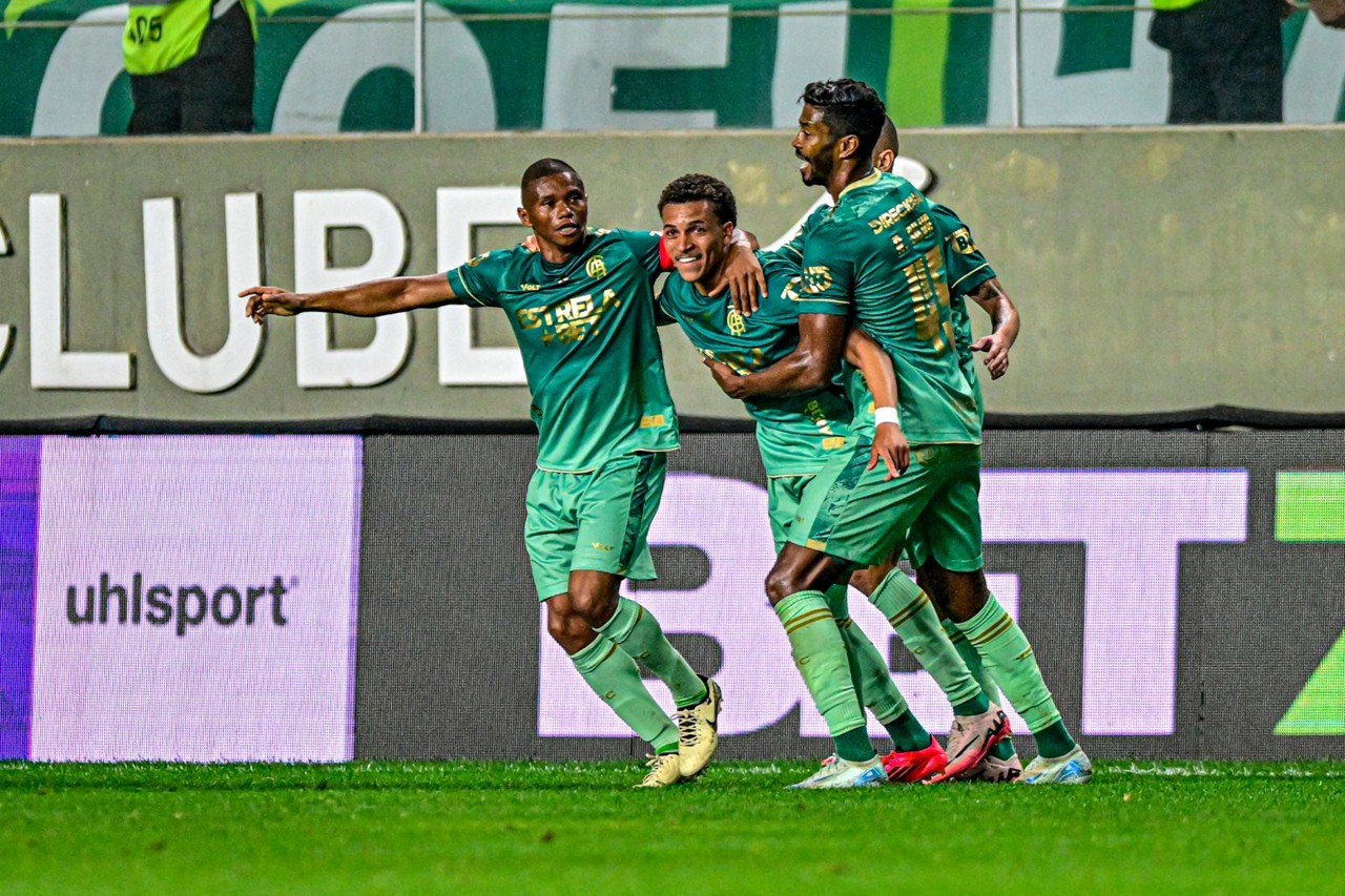 América e Coritiba se enfrentaram na noite desta sexta-feira (4) na Arena Independência