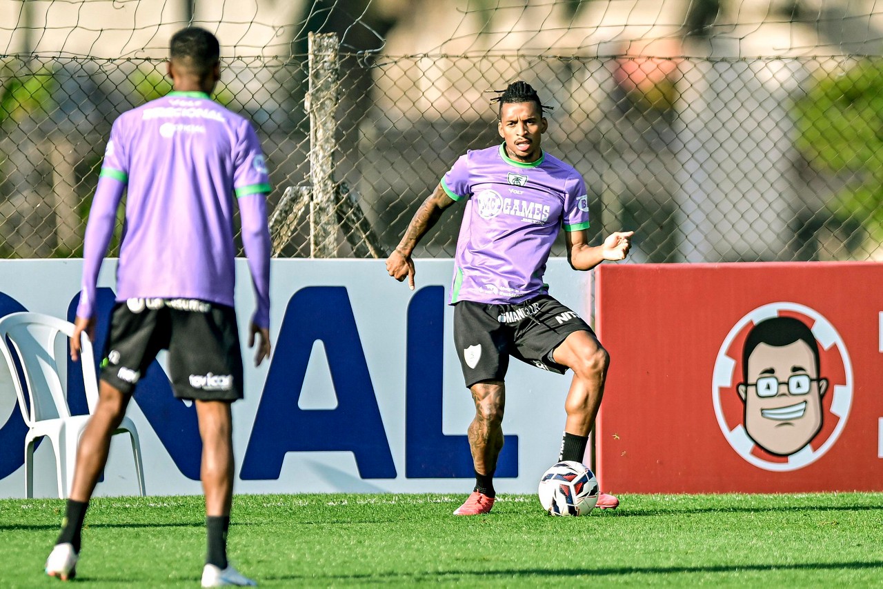 Dalbert já treina com os companheiros de América