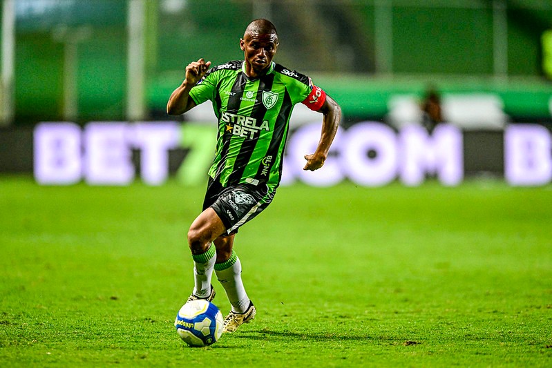 Capitão Juninho está de saída do América e vai para o Goiás