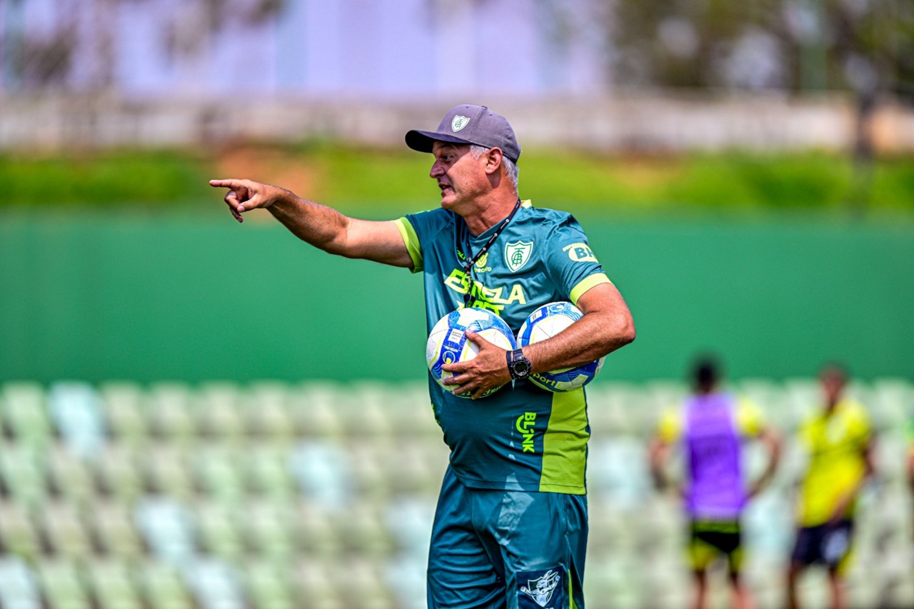 O técnico Lisca vai comandar um treinamento nesta segunda-feira (4 de novembro), o último antes do jogo com o Amazonas