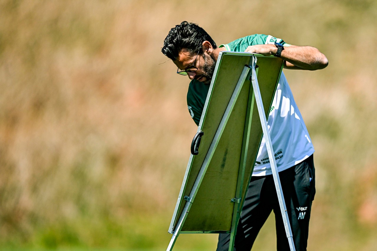 Alberto Valetim terá uma semana para ajustar o América