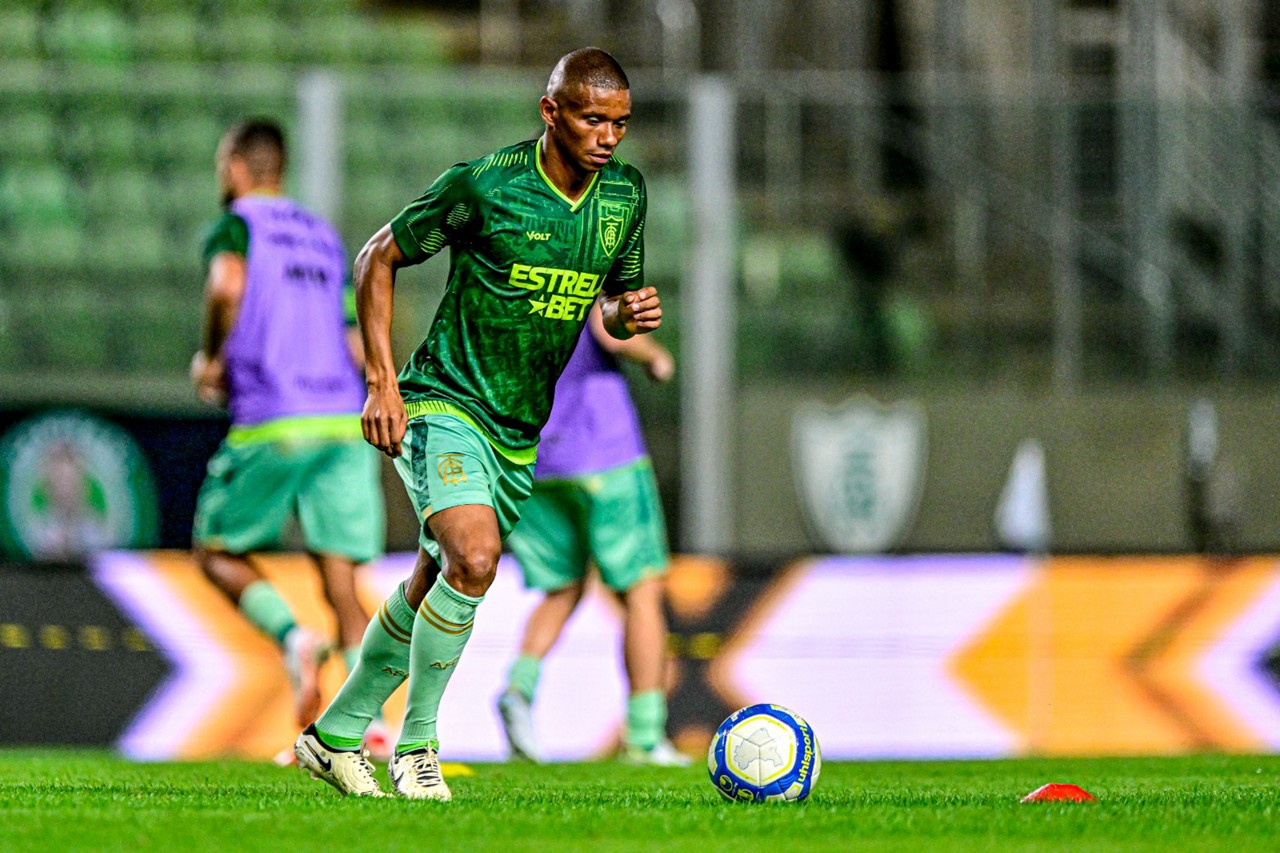 Volante Juninho está no Coelho desde 2016 e pode ir para o Goiás