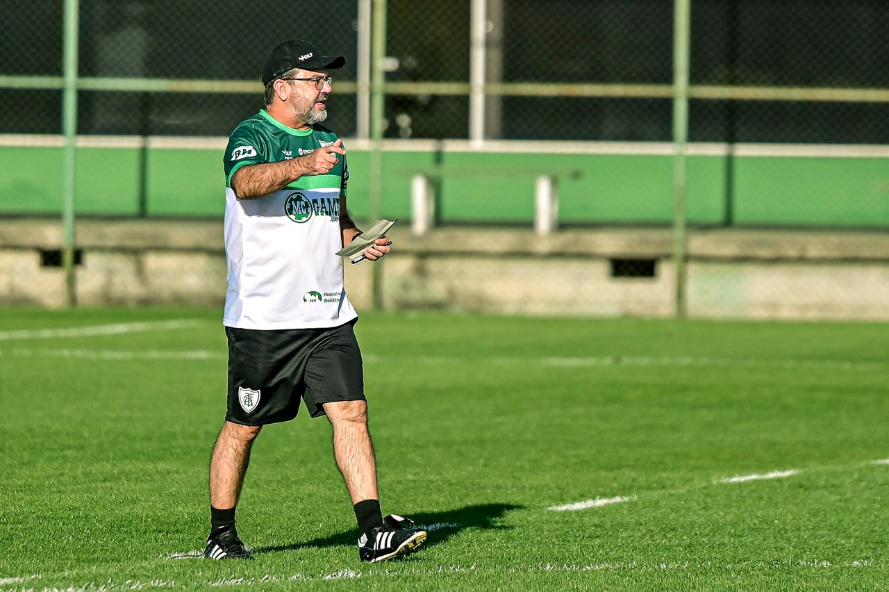Enderson Moreira, técnico do América 