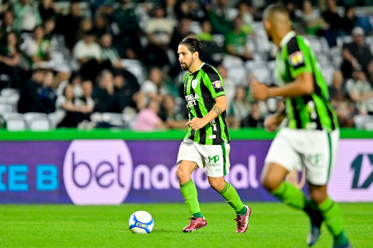 Benítez lesionou-se em Coritiba x América, pela Série B do ano passado