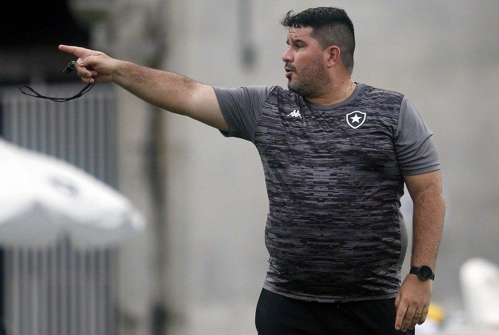 Técnico Eduardo Barroca é um dos cotados no América