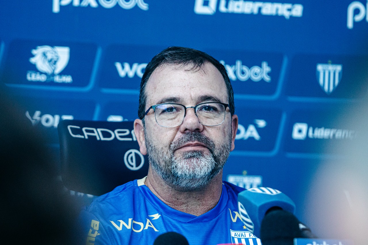 Enderson Moreira, que assumiu o Avaí em agosto, enfrenta o América nesta sexta (11)
