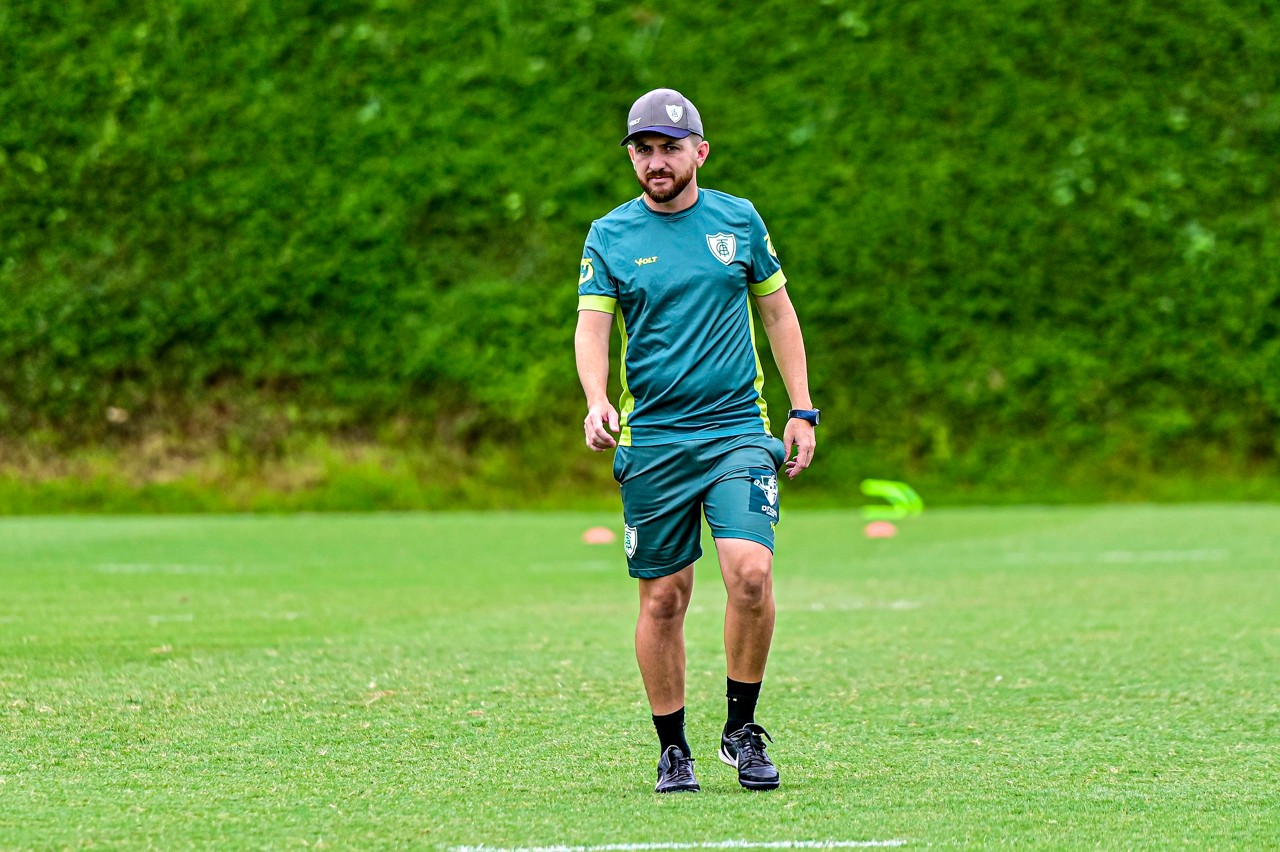 Técnico William Batista faz sua primeira temporada como comandante do time profissional do Coelho