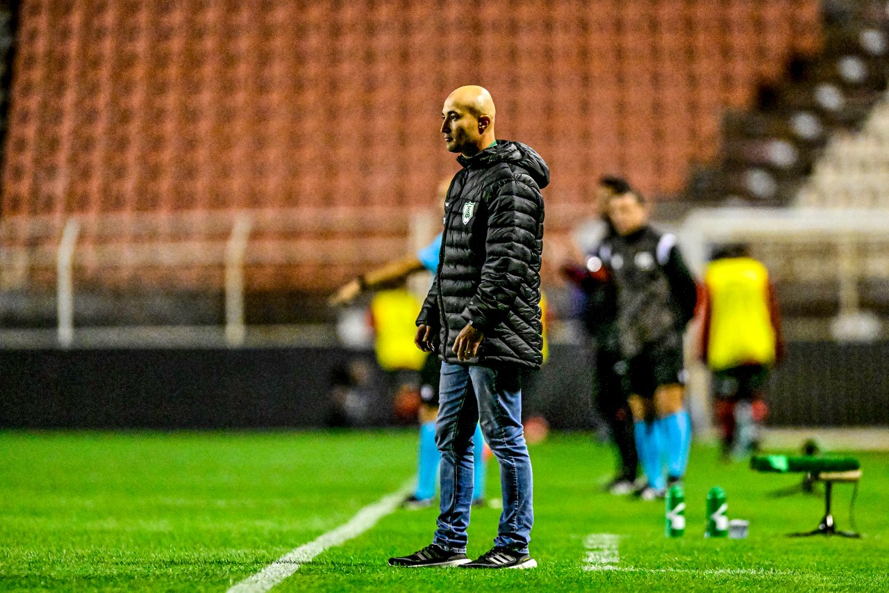 Técnico Cauan de Almeida já definiu os 11 iniciais do América para enfrentar o Novorizontino, daqui a pouco, às 21h30, pela 21ª rodada da Série B