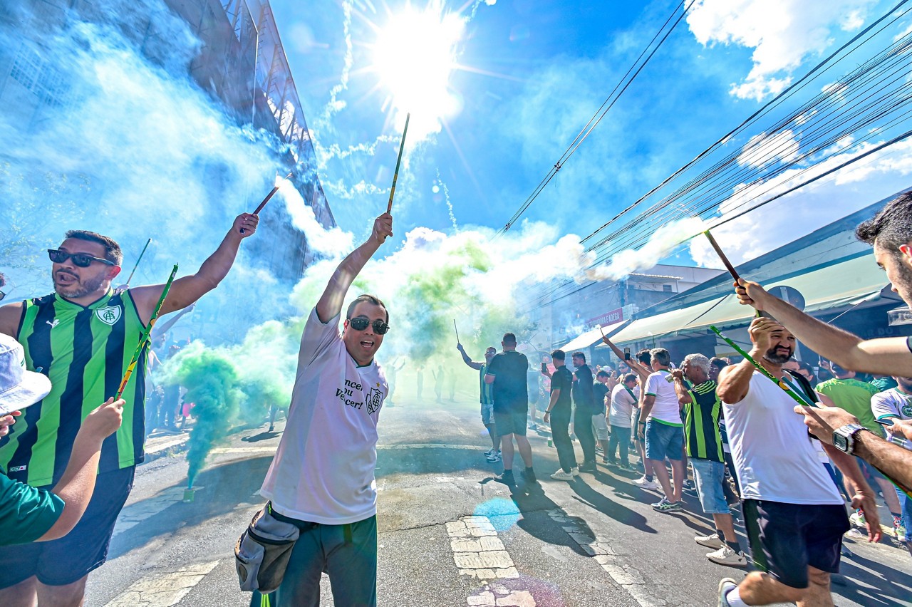 Torcida do América nos arredores da Arena Independência