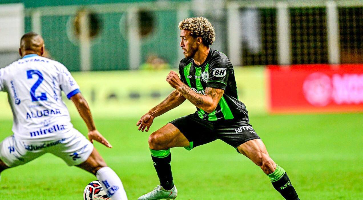 Figueiredo, do América, em jogo contra o Paysandu