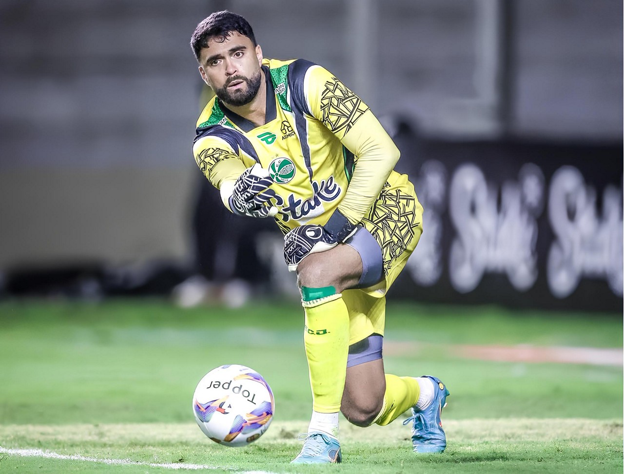 O América está próximo de anunciar a contratação do goleiro Gustavo, do Juventude 