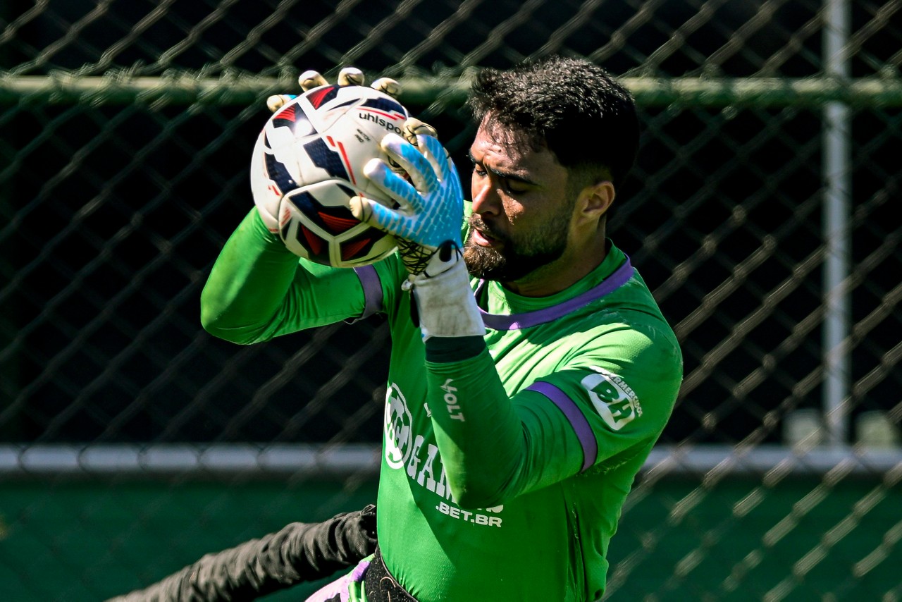 Goleiro Gustavo foi um dos melhores em campo na vitória contra o Avaí (2 a 0), no Independência, pela Série B 