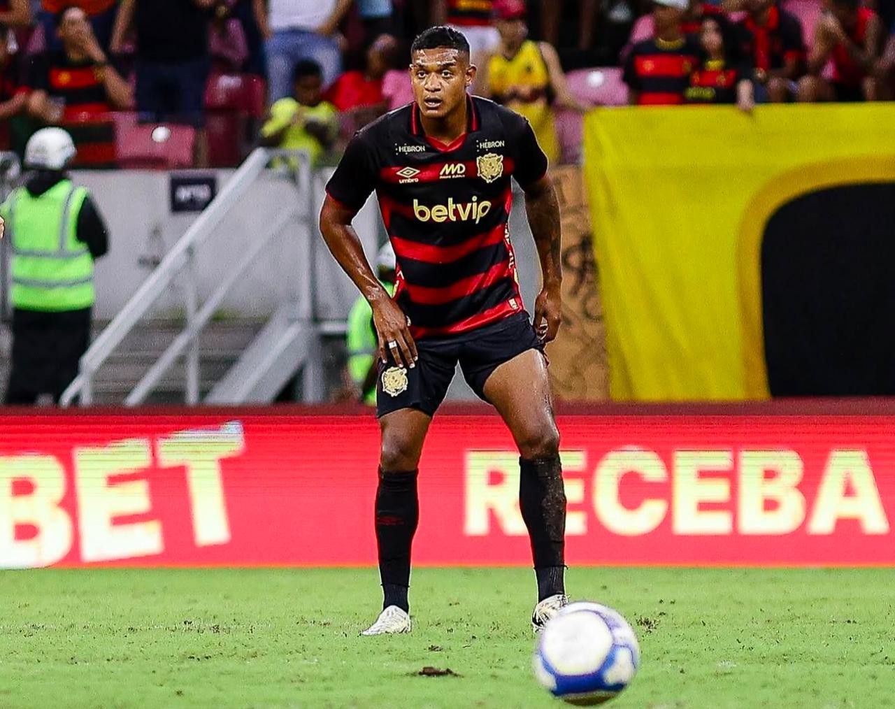 Luciano, de 21 anos, atualmente no Sport, teria sido procurado pelo América, garante o empresário do jogador