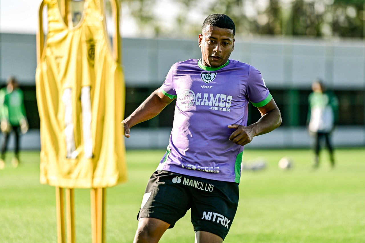 Lateral-direito Maguinho, novo reforço do América, pode estrear contra o Amazonas