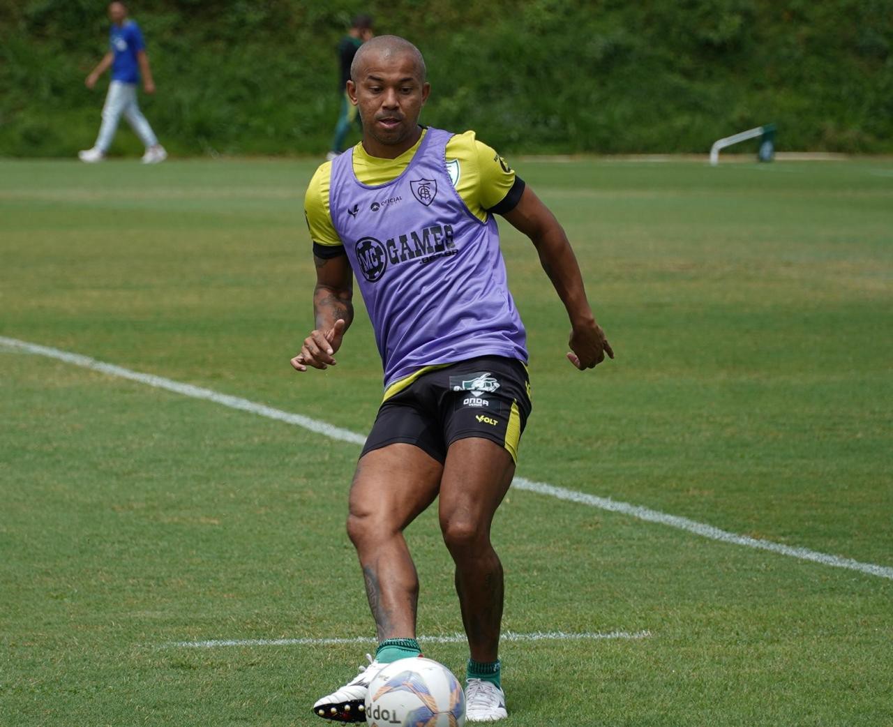 Mariano fez seu primeiro treino enquanto jogador do América nesta quinta-feira (13)
