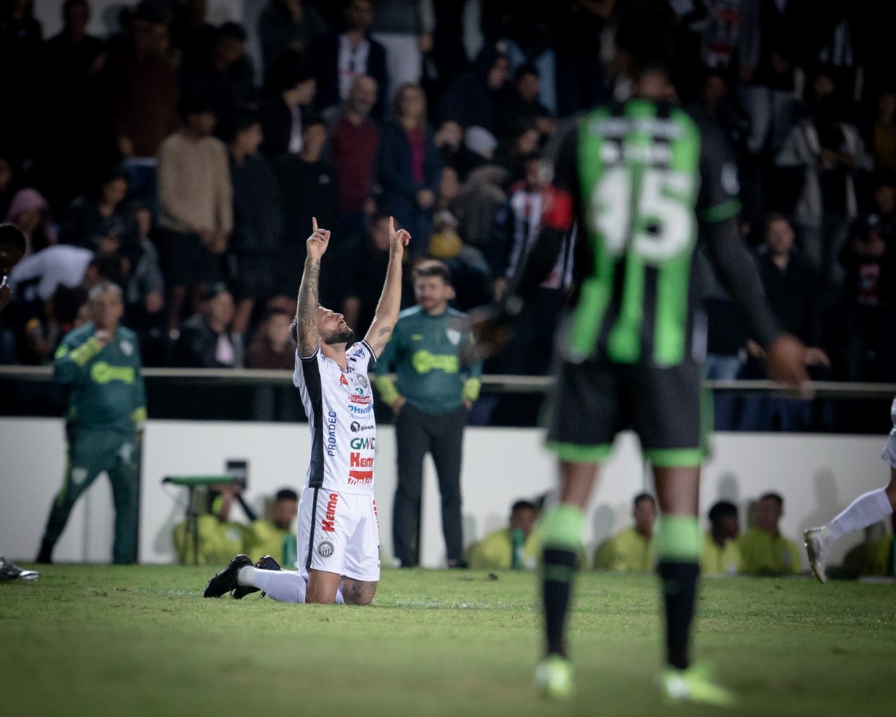 Operário superou o América em jogo marcado por acusação de injúria racial ao meia boliviano Miguelito