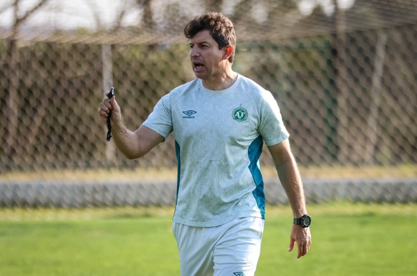 Técnico Tcheco foi demitido pela Chapecoense, próxima adversparia do América, após a equipe sofrer uma goleada para o Guarani, lanterna da Série B