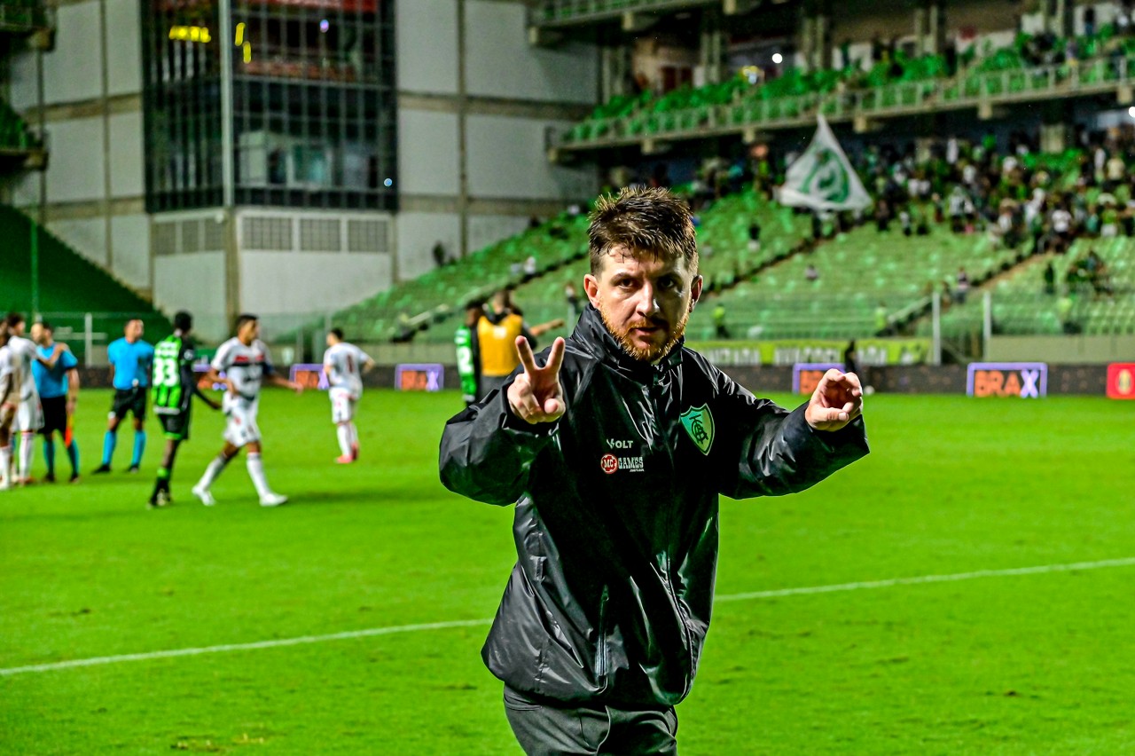 Treinador do Alviverde destacou desempenho do Coelho na vitória diante do Botafogo-SP