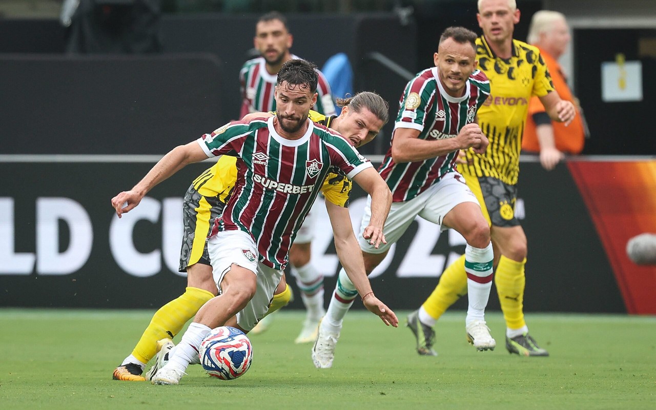 Martinelli avança para o ataque (Foto: Marcelo Gonçalves/Fluminense FC)