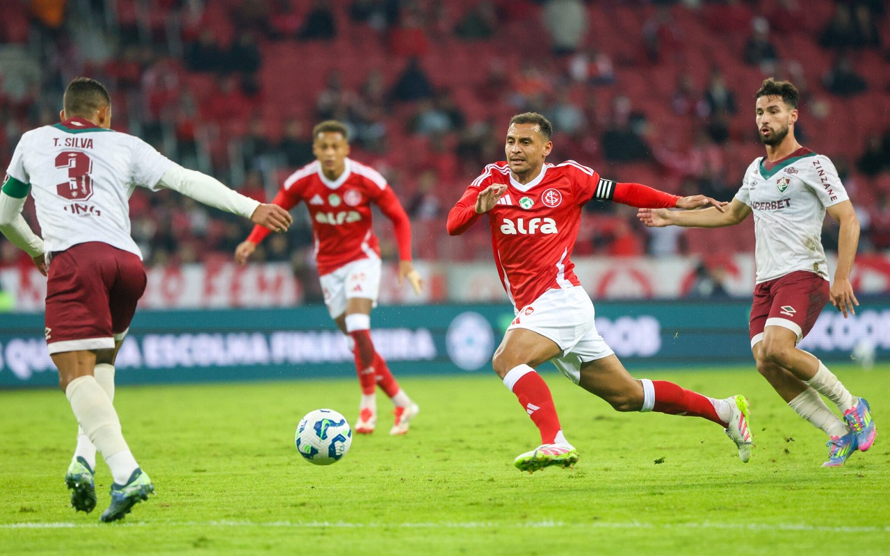 Alan Patrick e o Inter foram apáticos contra o Flu (Foto: Ricardo Duarte/SC Internacional)