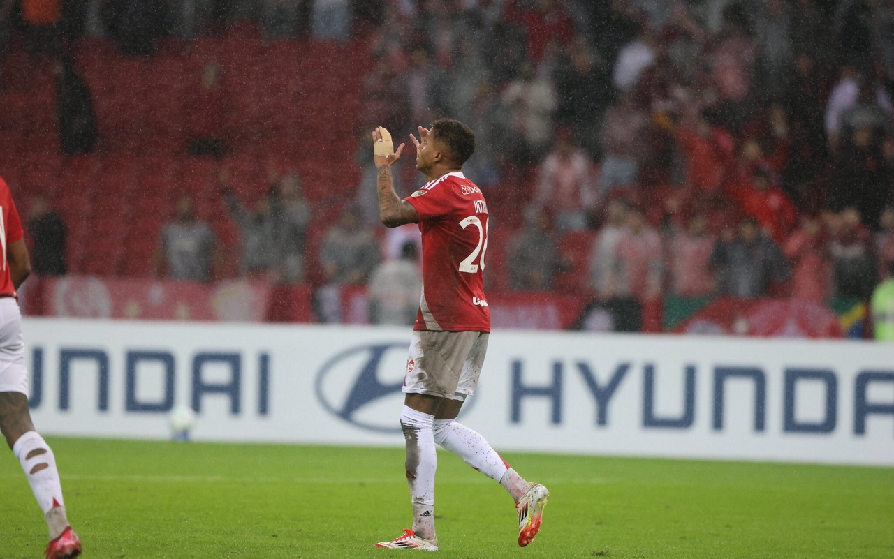 Vitinho comemora gol de empate (Foto: Ricardo Duarte/SC Internacional)