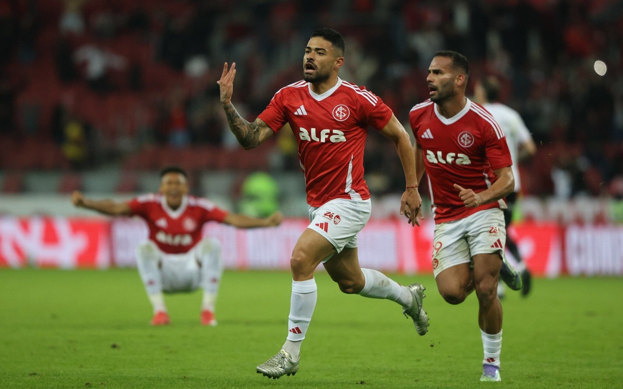 Bruno Tabata comemora o gol da vitória (Foto: Ricardo Duarte/SC Internacional)