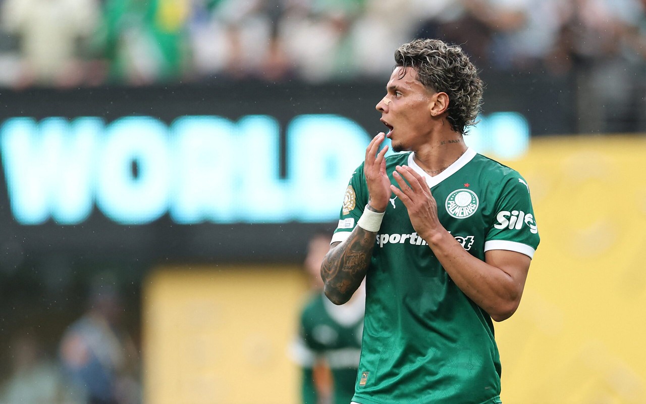 Richard Ríos durante estreia do Palmeiras no Mundial (Foto: CHARLY TRIBALLEAU / AFP)