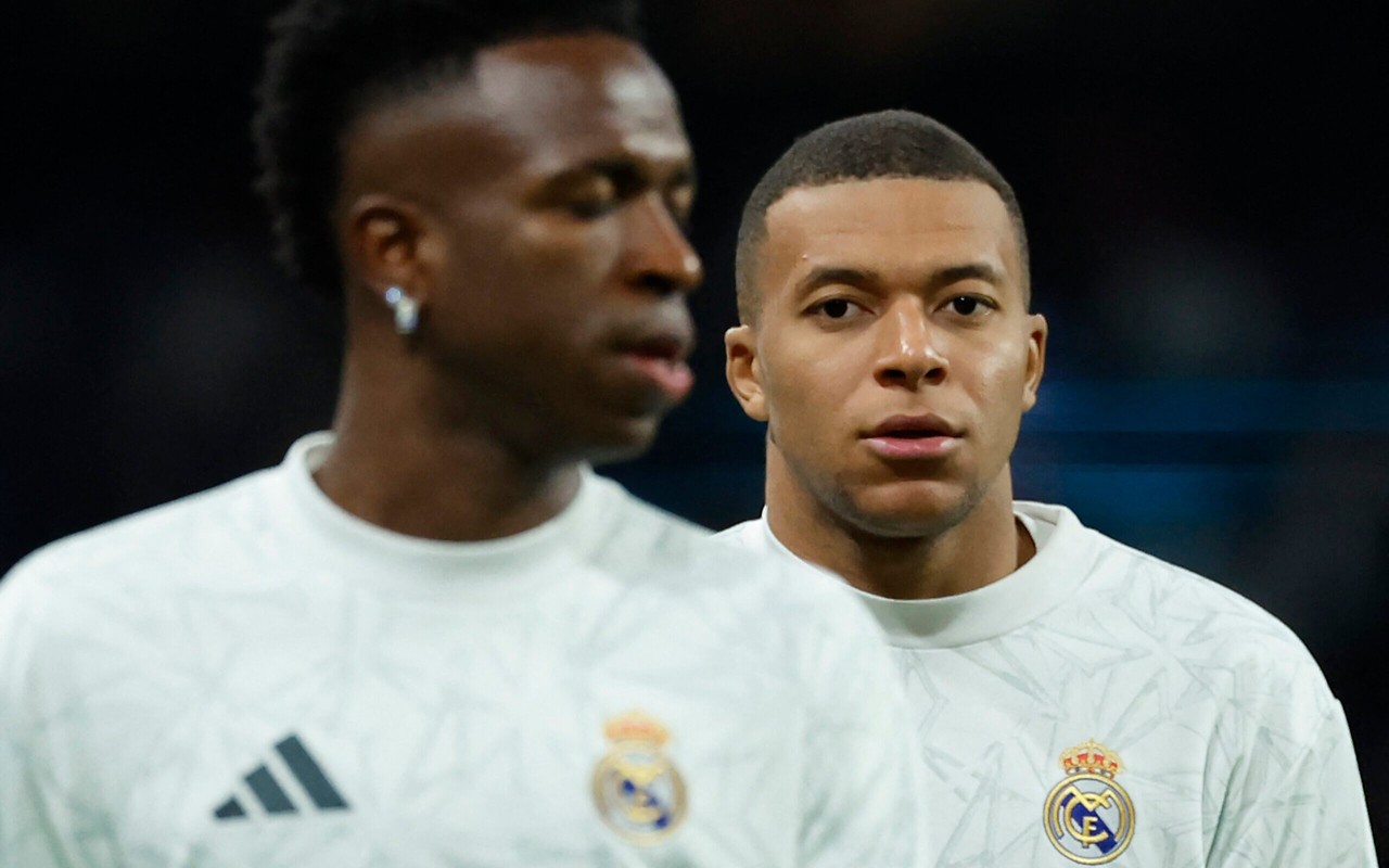 Vini Jr e Kylian Mbappé aquecem antes de Real Madrid x Barcelona (Foto: Oscar del Pozo/AFP)