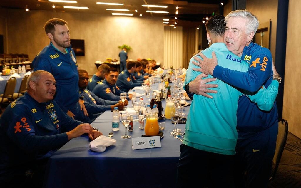 Ancelotti recebe jogadores da Seleção em São Paulo (Foto: Rafael Ribeiro/CBF)
